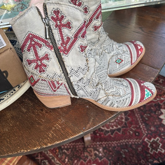 Vero Cuoio Red and Green Embroidered Ankle Boots